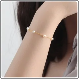 Boho Pearl Bracelet Gold Bracelet Vintage Beads Bracelet Minimalist Celestial Bracelet Retro Hand Chain Jewelry for Women and Girls Gifts